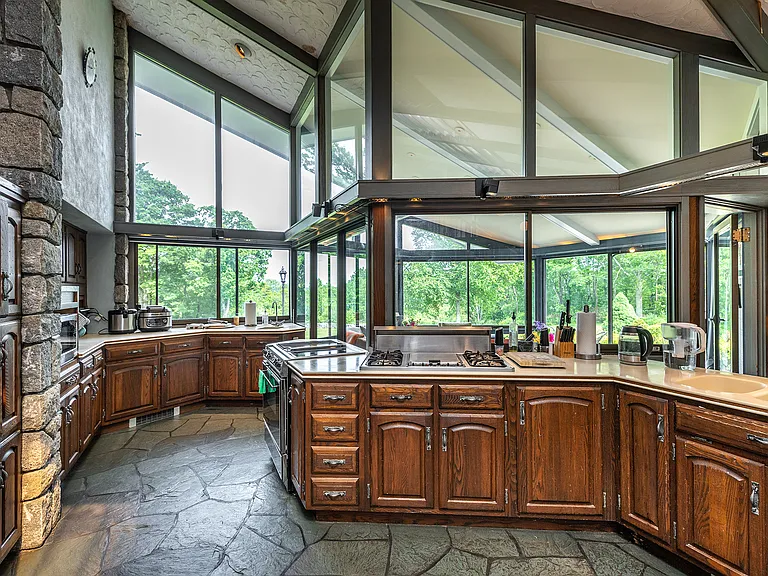250 Westledge Dr — Photo 15