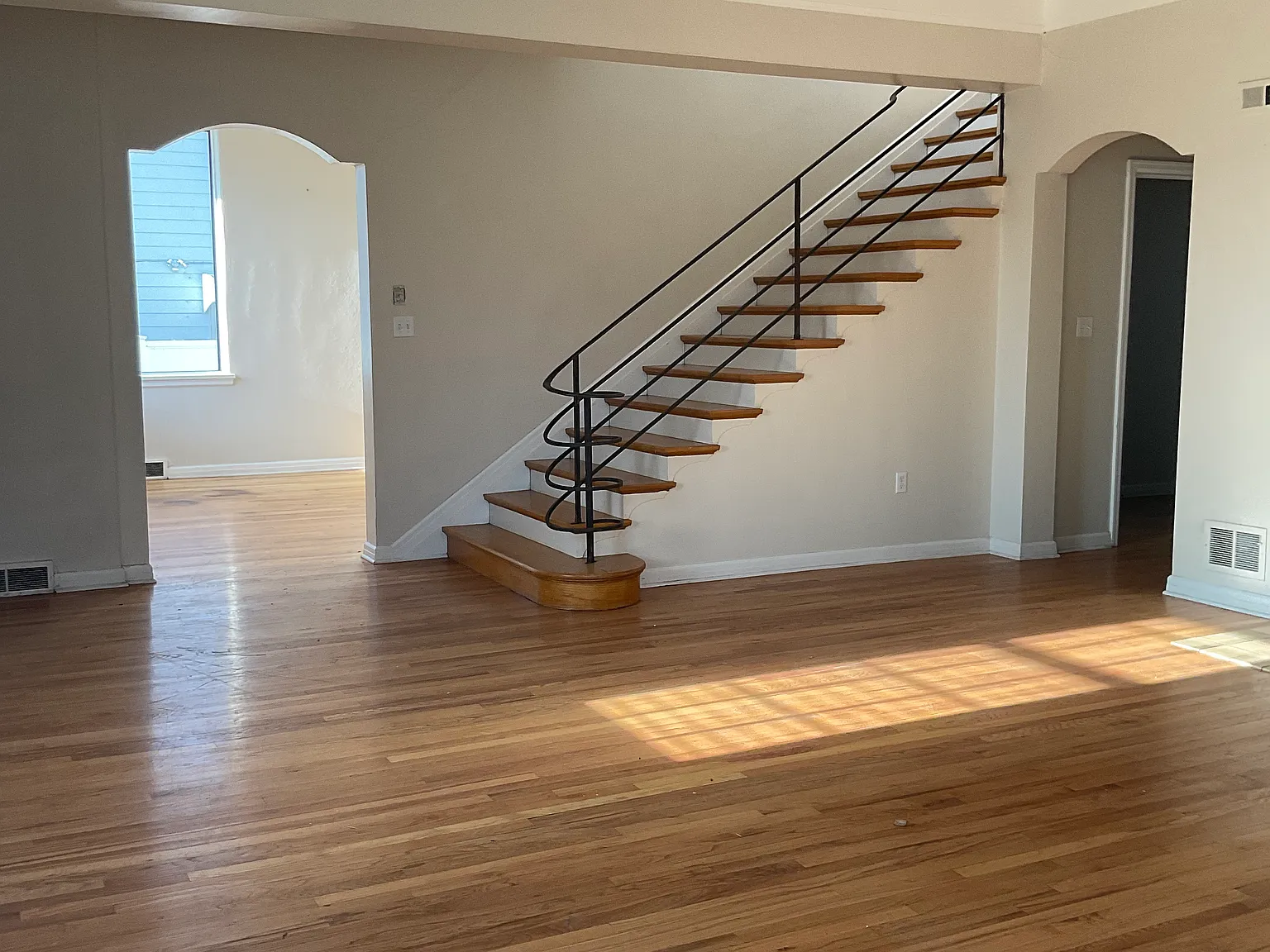 106 Buchanan St — Photo 2
