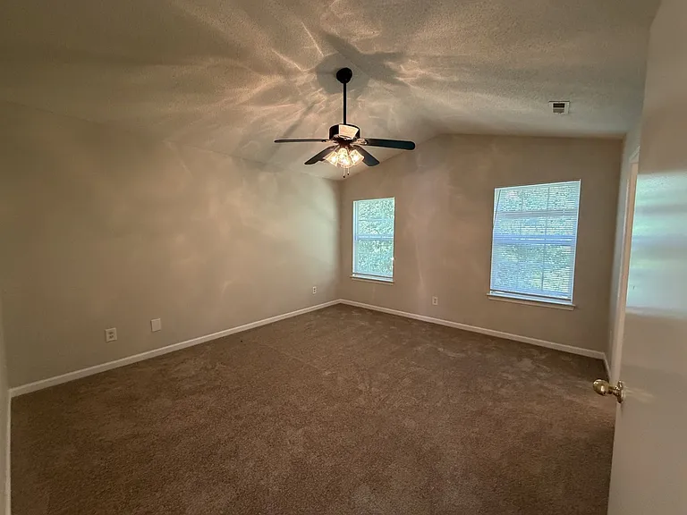 137 Camforth Dr — Photo 10