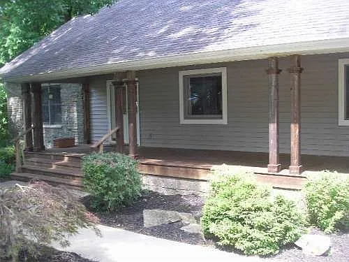 301 E Lookout Ln photo 1