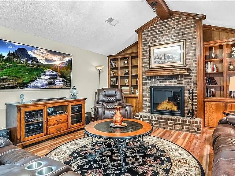 2613 Redwood Ln — Photo 5