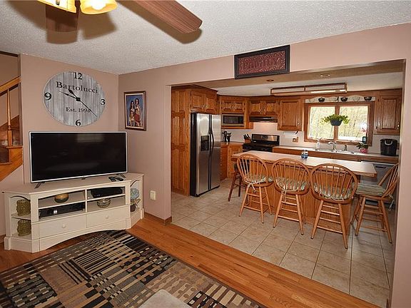 5th image of 76 Glenstone Dr