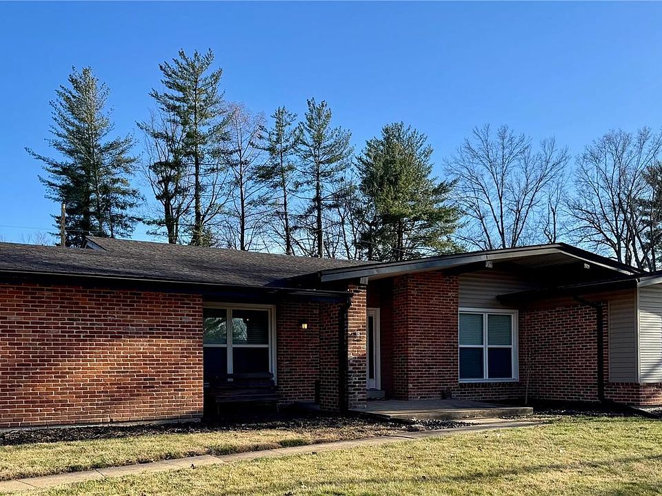 2nd image of 1010 Bedford Ln