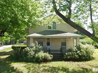 202 S Livergood St, Stonington, IL 62567