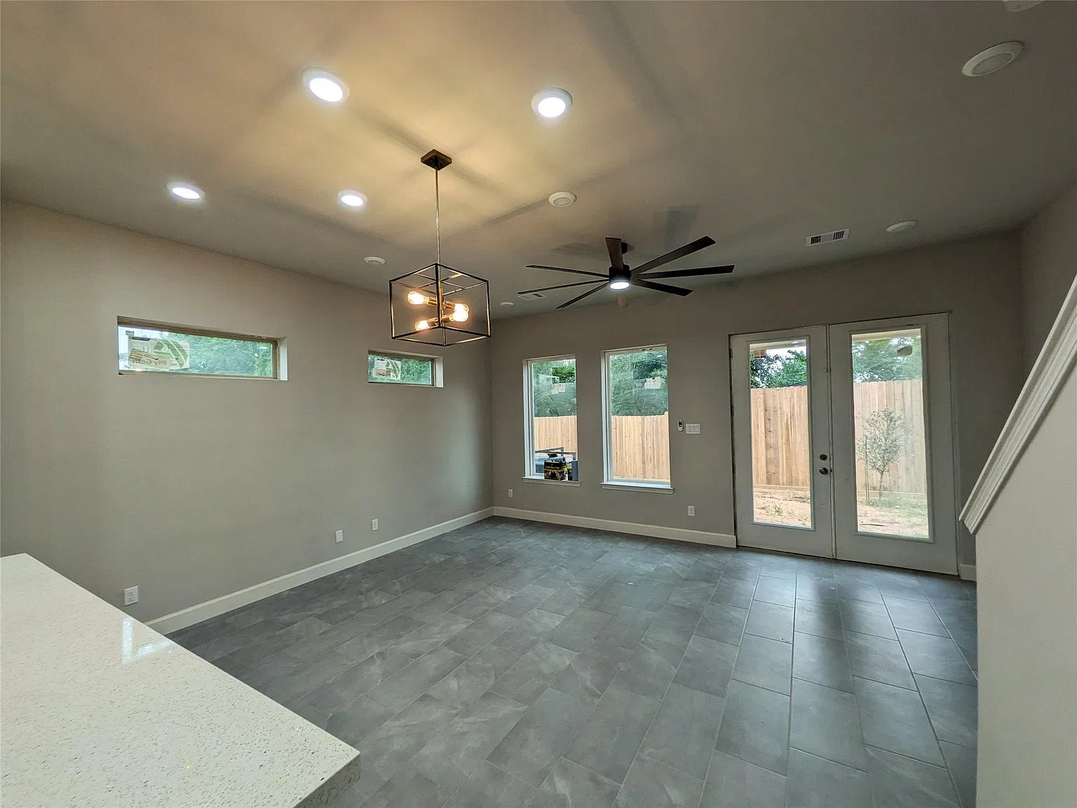 3 bed, 3.5 bath, 1664 sqft, $1,948 — Photo 2