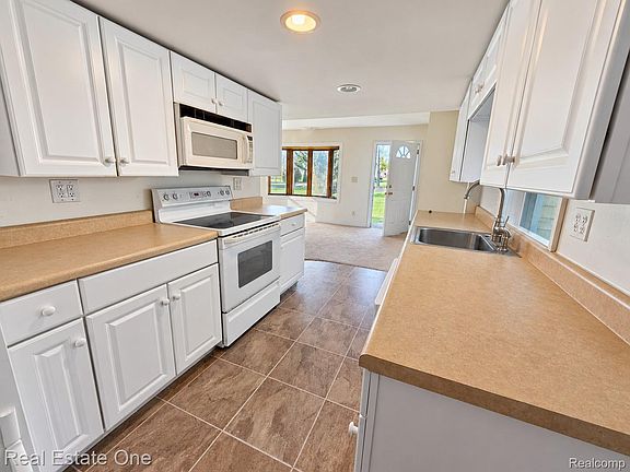 2nd image of 26745 Minock Cir
