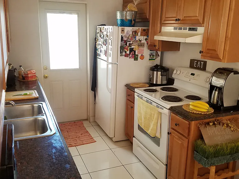 1408 NE 6th St #4 — Photo 3