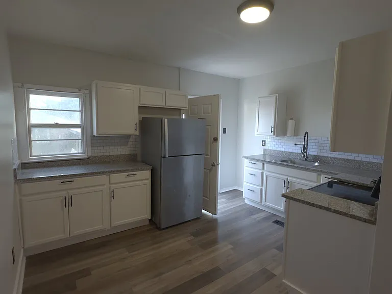 127 Poplar Ave #1 — Photo 8