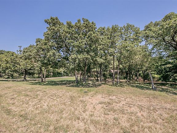 5th image of 1125 Oak Dr