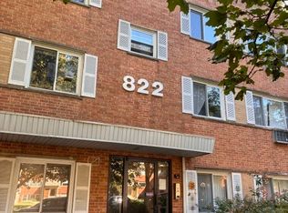 822 Seward St APT 1A, Evanston, IL 60202