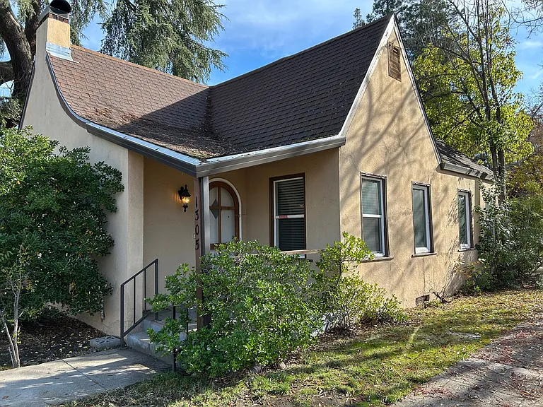 1305 Montgomery St — Photo 1
