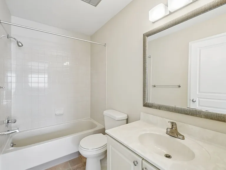 Harbour Village Apartments — Photo 8