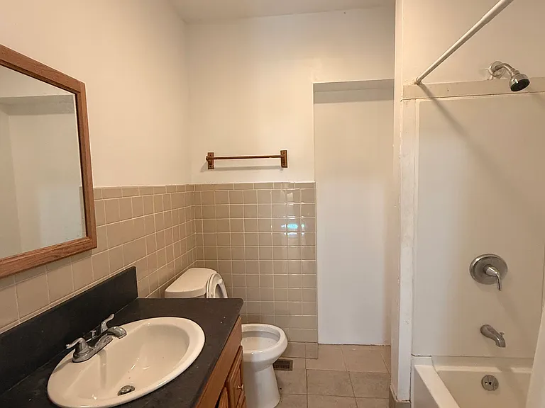 1641 W Genesee St #2 — Photo 8