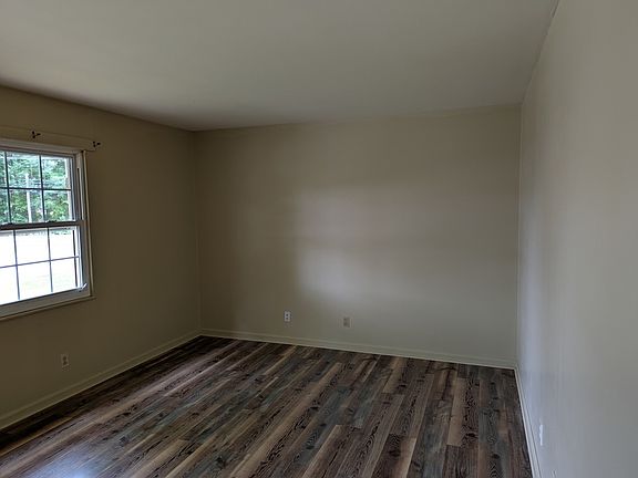 3rd image of 1012 Walton Ln