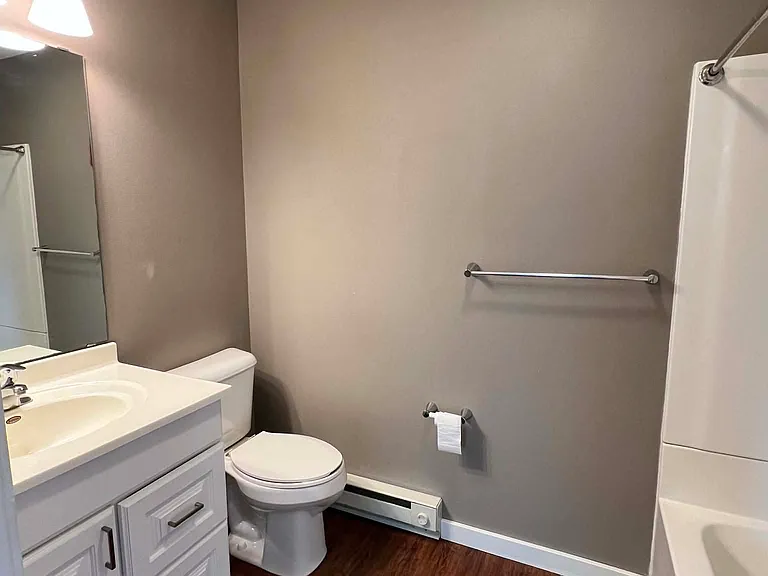 201 E Division St #2 — Photo 8