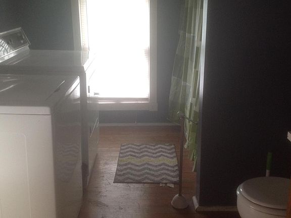 Bath/laundry