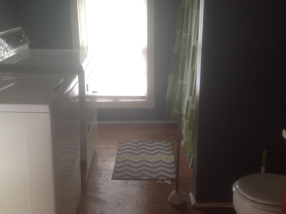 Bath/laundry
