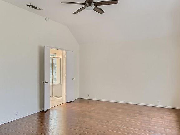3rd image of 4224 Pinewood Dr