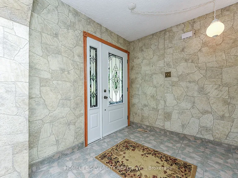 7378 Bybrook Dr — Photo 6