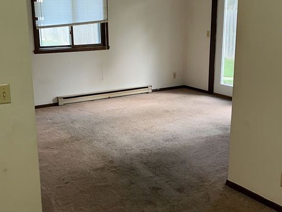 2nd image of 1335 Laramie Ln APT 5
