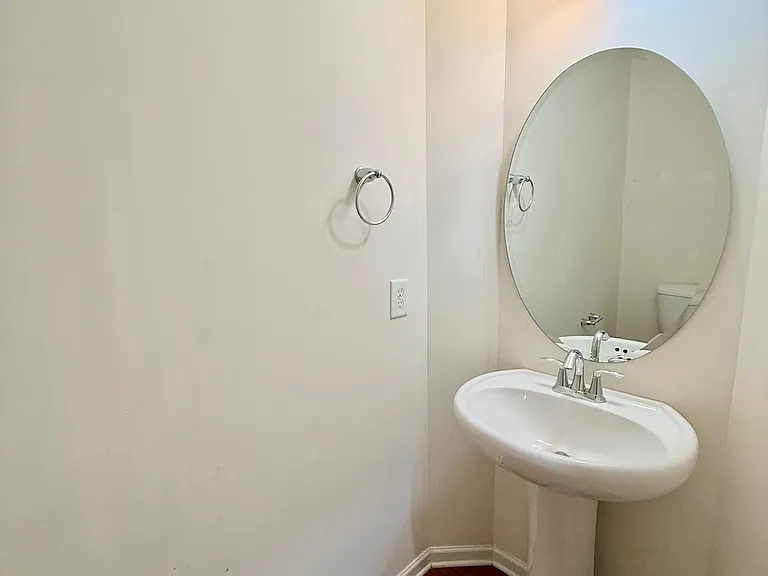 7021 Broughton Ln — Photo 10