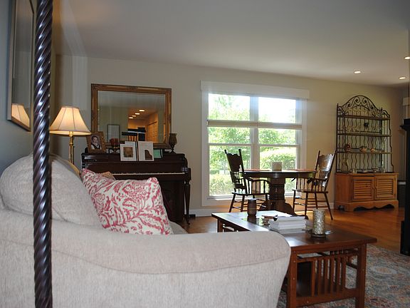 4th image of 847 Garfield Ave APT A