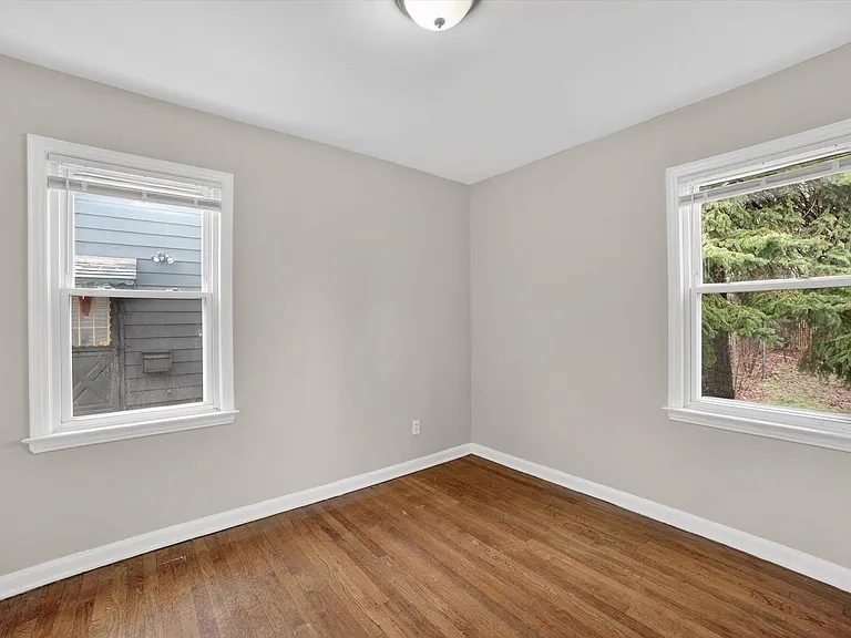 1568 Parker Dr — Photo 7