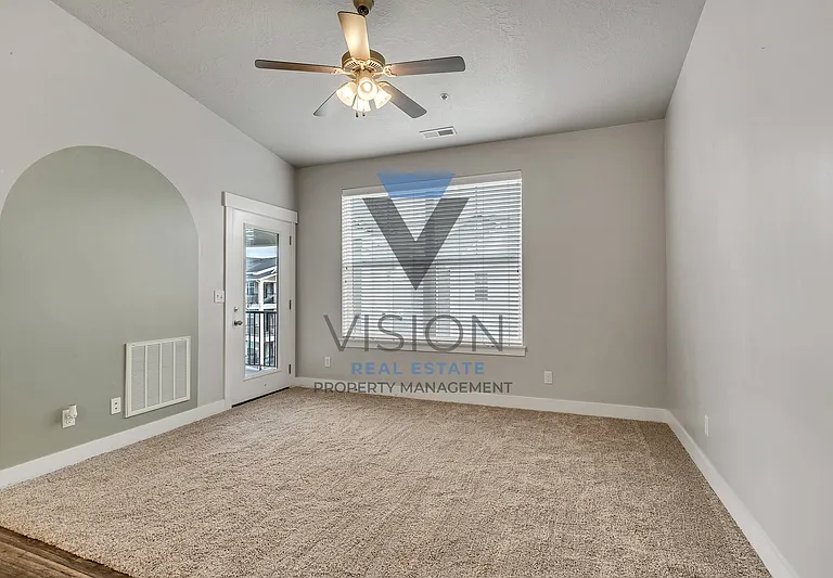 97 W Silver Springs Dr — Photo 5