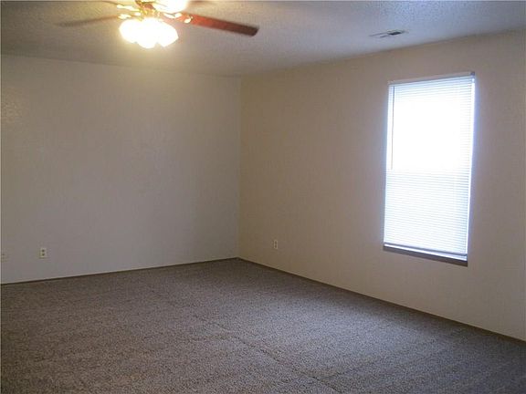 2nd image of 819 E Rachel Ln