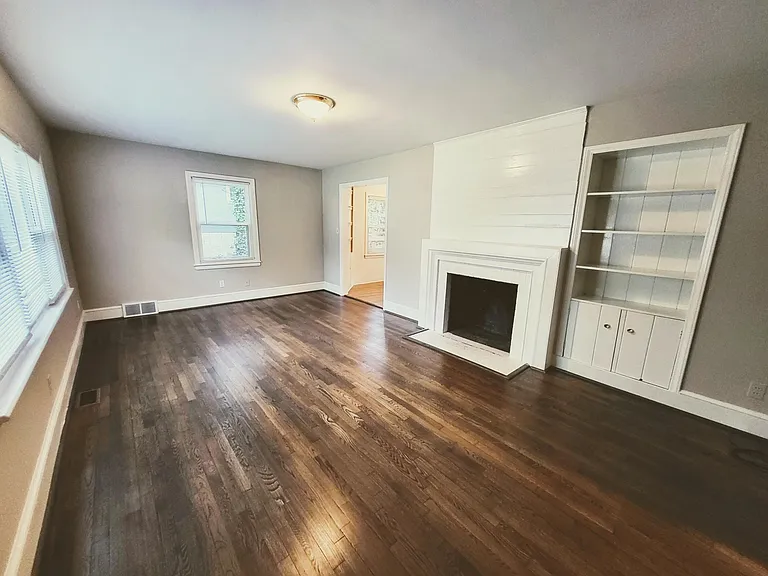 1324 Kenwood St — Photo 11