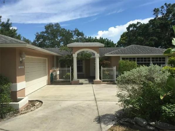 3230 Honeysuckle Rd, Largo, FL 33770