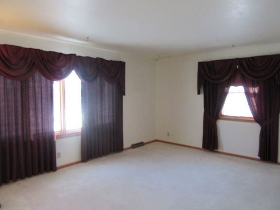 3rd image of 4012 Mason Ave
