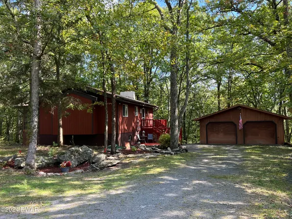 137 Lookout Dr, Hawley, PA 18428