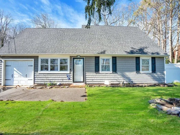 15 Raymond Avenue, Middle Island, NY 11953