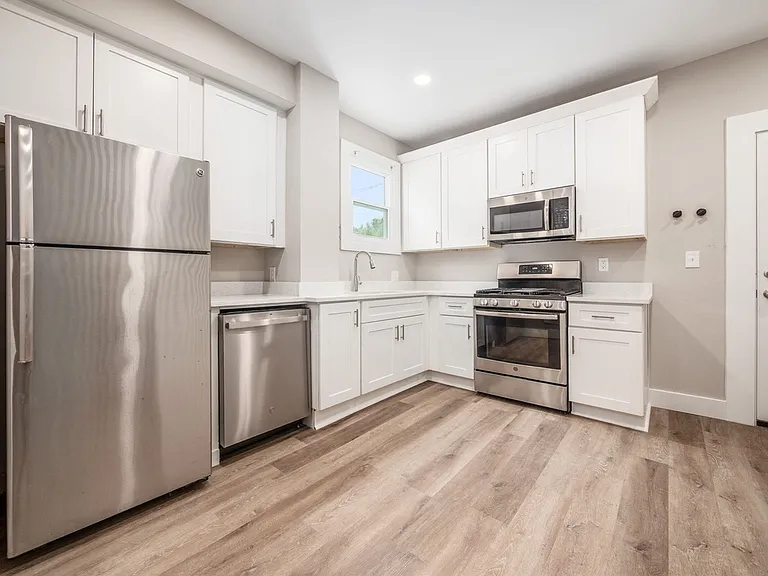 949 E Long St — Photo 12