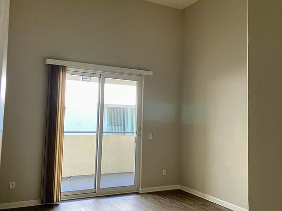 2nd image of 1049 S Hobart Blvd #402