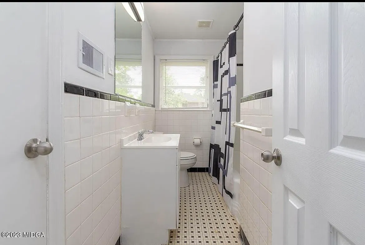 1816 Upper River Road - 1 — Photo 2