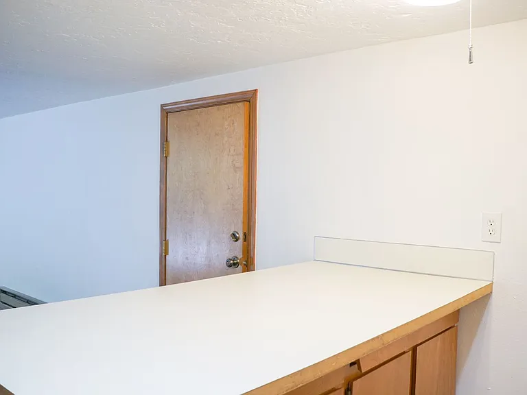 Great NW Location: Spacious 1 Bedroom Ready Soon! — Photo 5