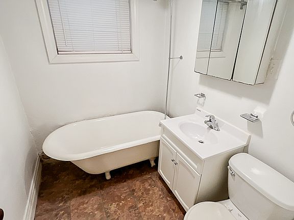 4th image of 3309 1/2 N Southport Ave #G
