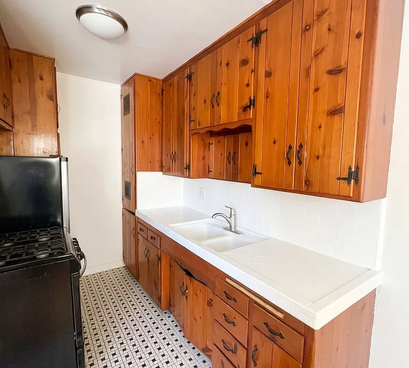 4621 North Ave.
