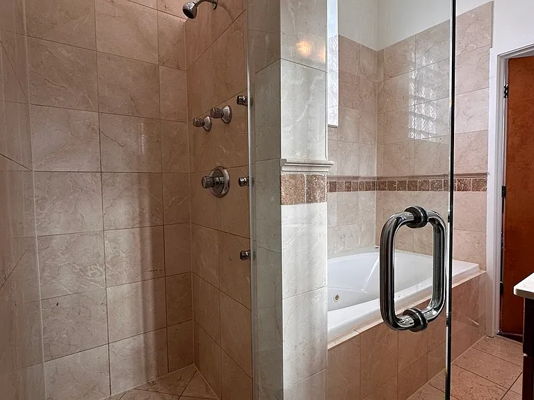 1516 W 19th St #3 — Photo 20