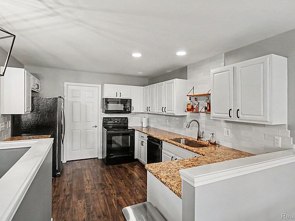 4th image of 1723 Welland St