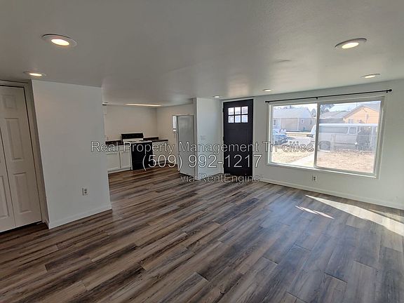 3rd image of 1110 Potter Ave