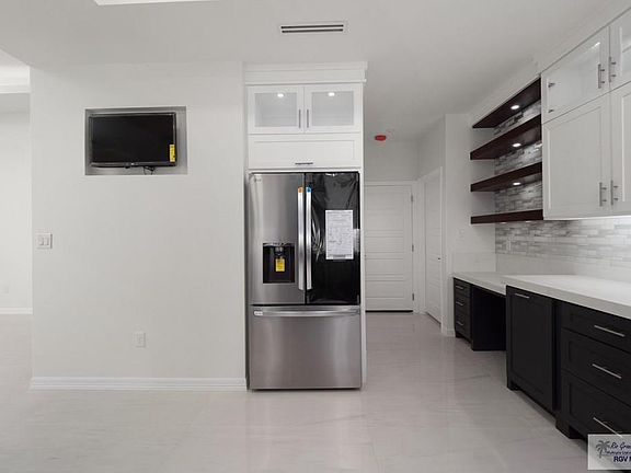 5th image of 6813 Woodlands Ave