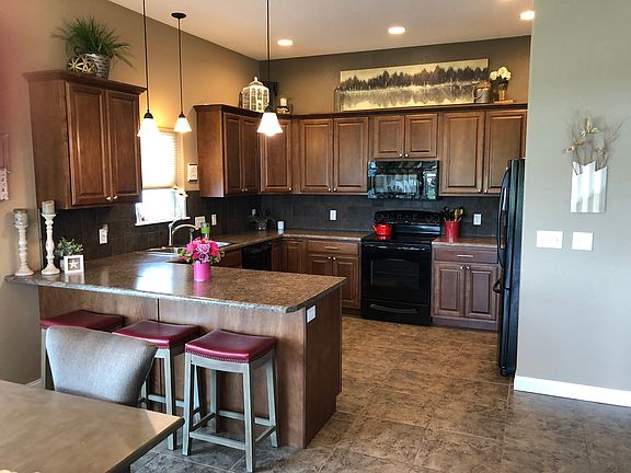 Kitchen w/ maple cabinets