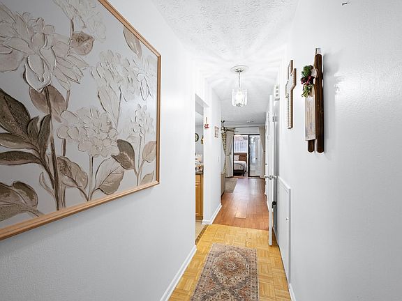 4th image of 100 Buttercup Way Unit 38