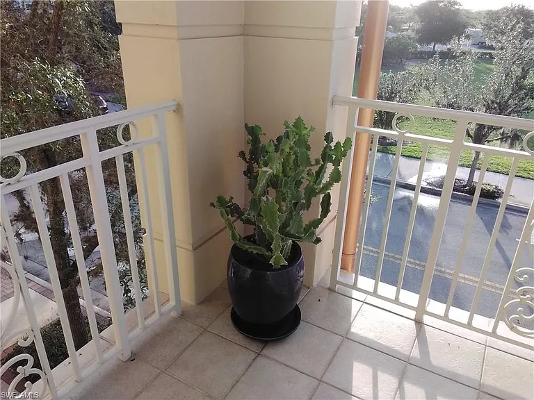 5068 Annunciation Cir #4201 — Photo 2