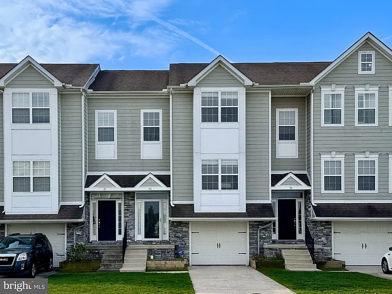 56 Nicholas Dr — Photo 1