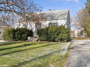 10602 W Manor Park Dr, West Allis, WI 53227