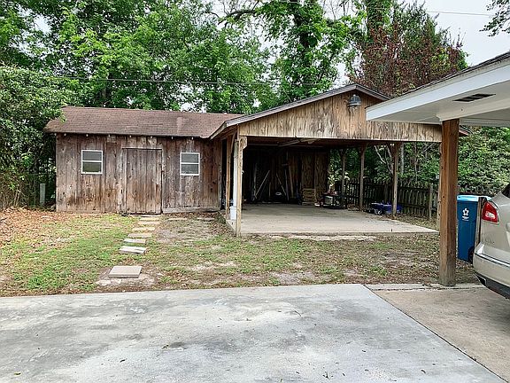 4th image of 104 N William Dr